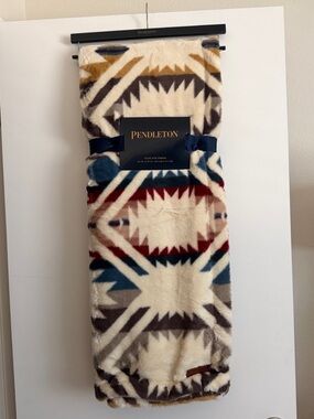 Pendleton Faux Fur Mulit- Color Throw Blanket
